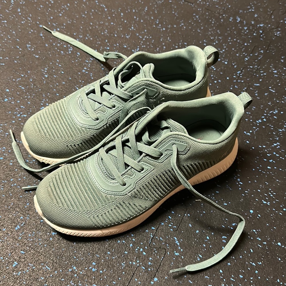 Sketchers sneakers 7.5 women’s